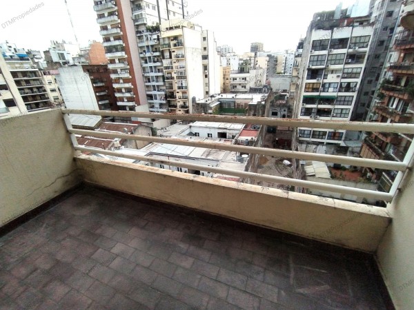 Muy buen departamento con vista abierta, y seguridad 24 hs. Bajas expensas. 