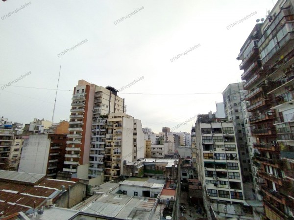 Muy buen departamento con vista abierta, y seguridad 24 hs. Bajas expensas. 