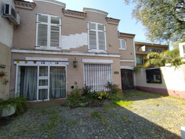 Importante casa en venta. Ideal vivienda familiar o uso comercial.