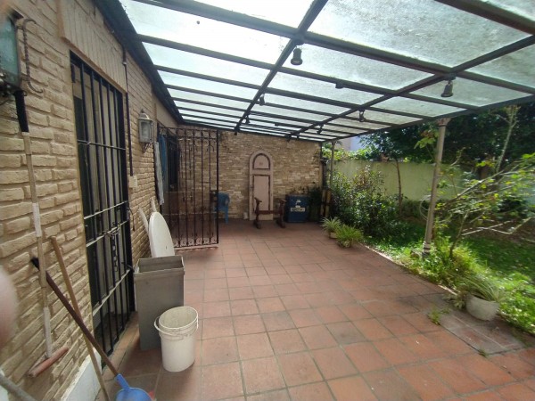 Importante casa en venta. Ideal vivienda familiar o uso comercial.