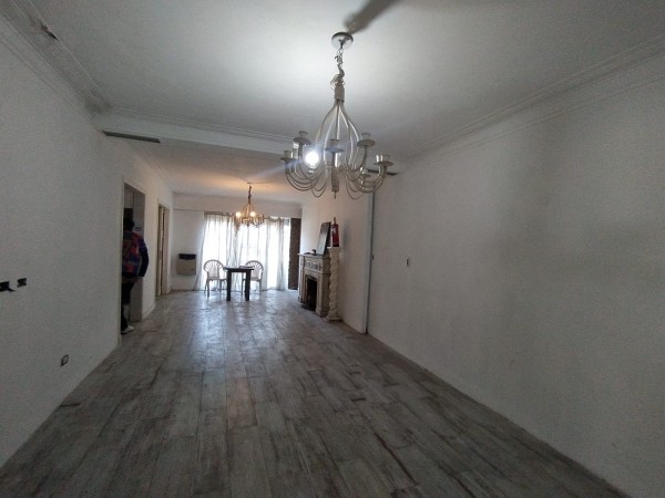 Importante casa en venta. Ideal vivienda familiar o uso comercial.