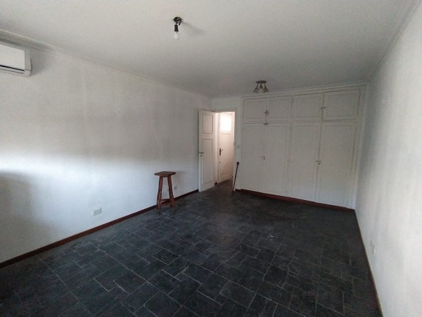 Importante casa en venta. Ideal vivienda familiar o uso comercial.