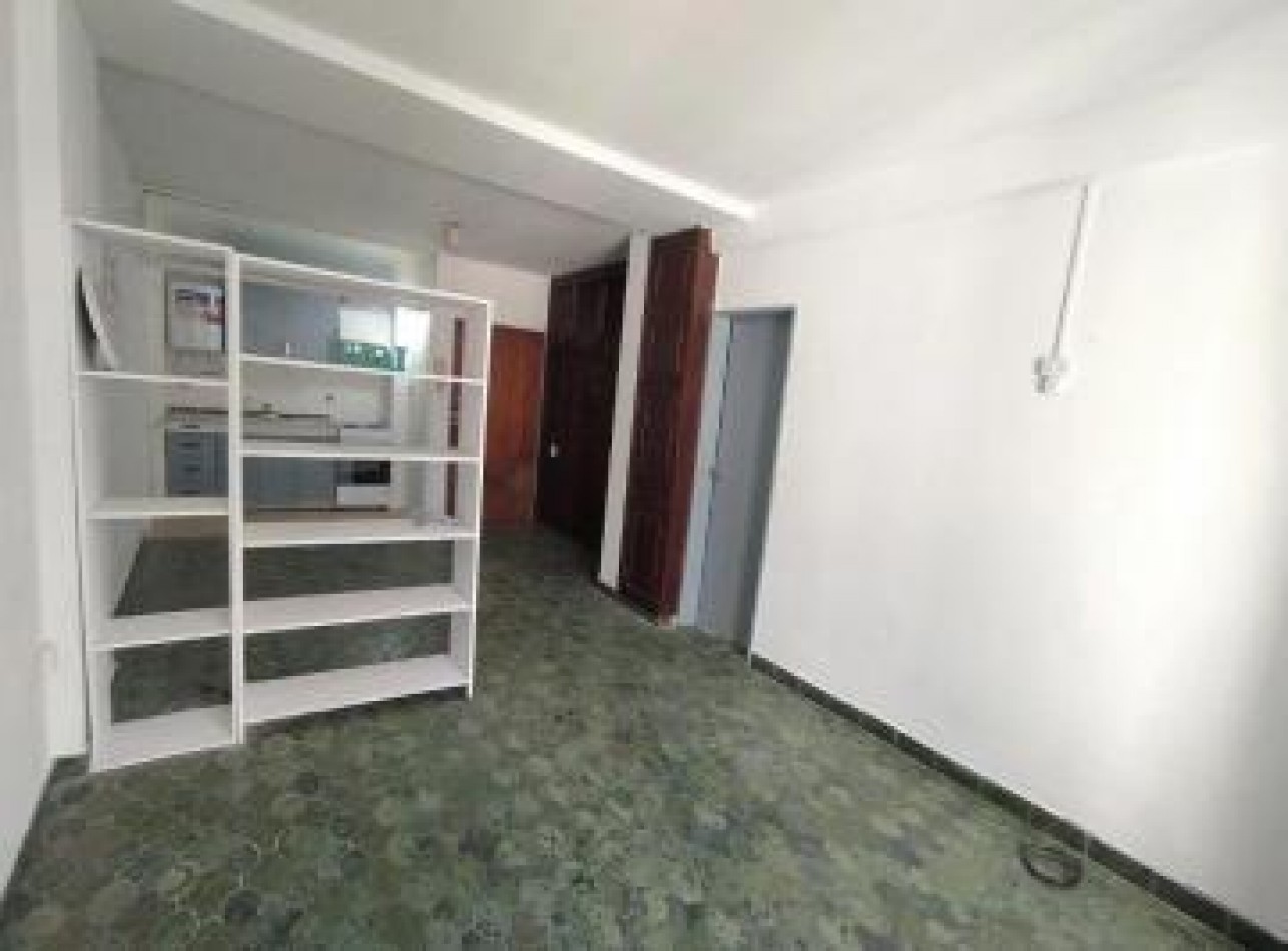 Recoleta. En venta. Monoambiente amplio. Luminoso. Bajas expensas