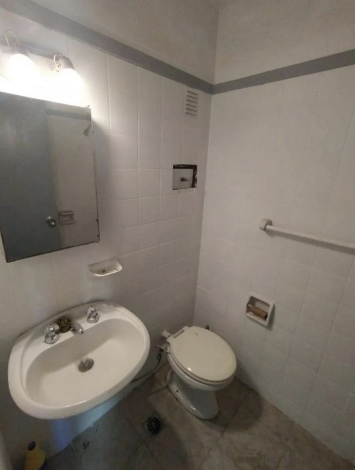 Recoleta. En venta. Monoambiente amplio. Luminoso. Bajas expensas