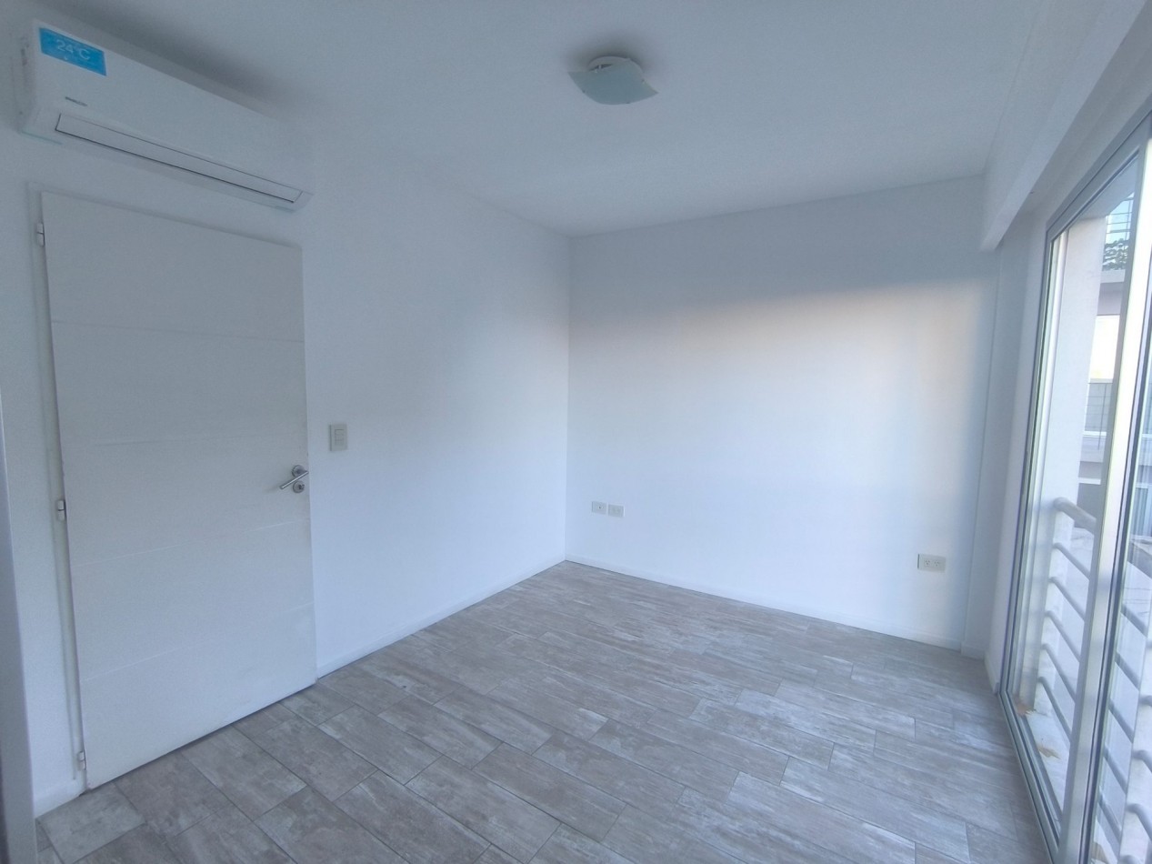 Saavedra. PH en VENTA Terraza propia. Sin expensas