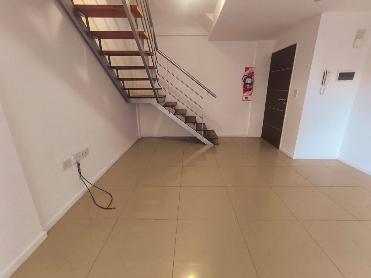 Saavedra. PH en VENTA Terraza propia. Sin expensas