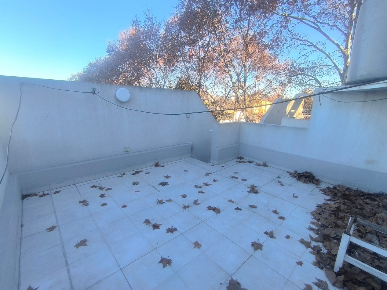 Saavedra. PH en VENTA Terraza propia. Sin expensas