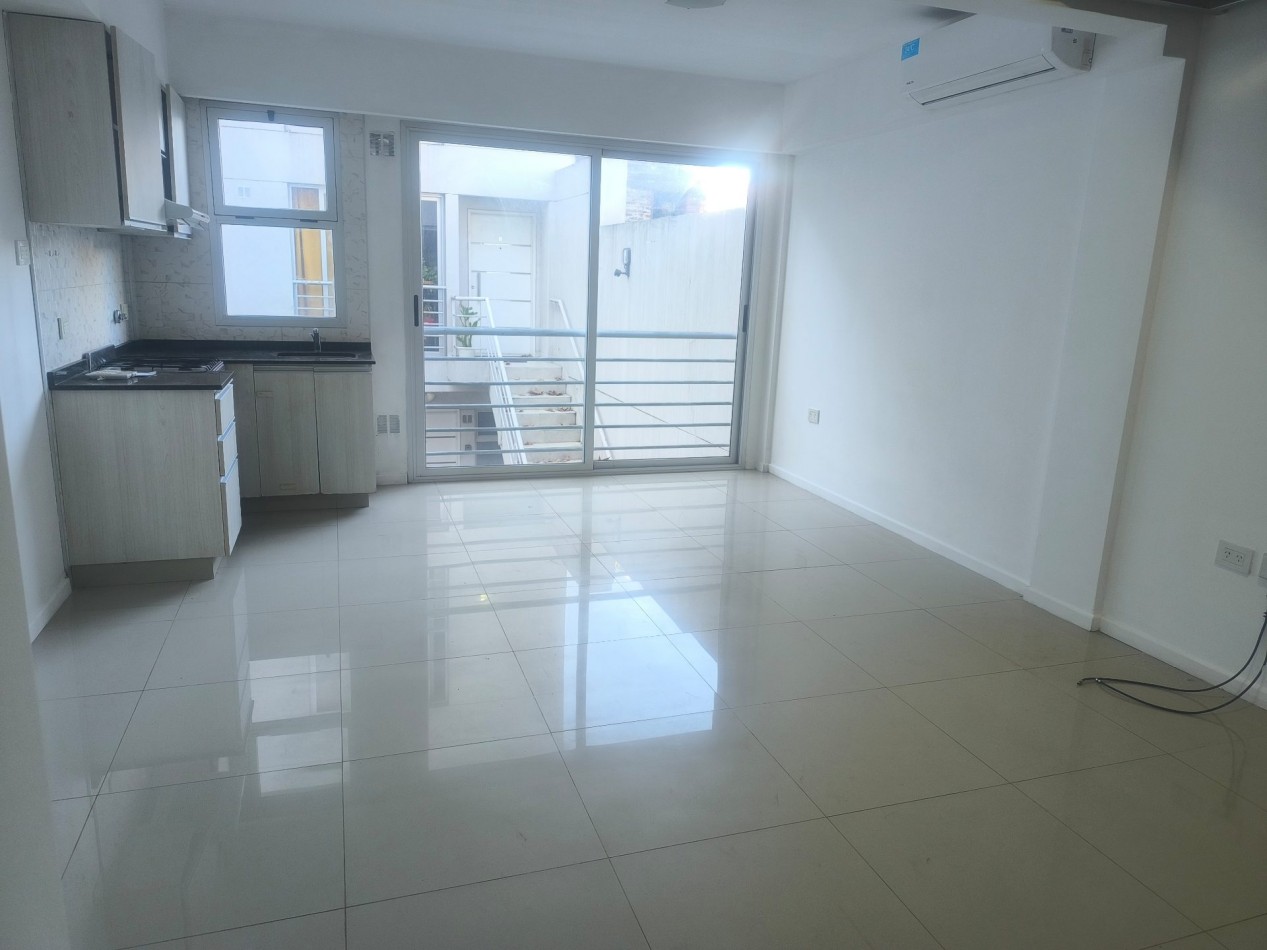 PH en venta. Villa Urquiza. Terraza propia. Sin expensas