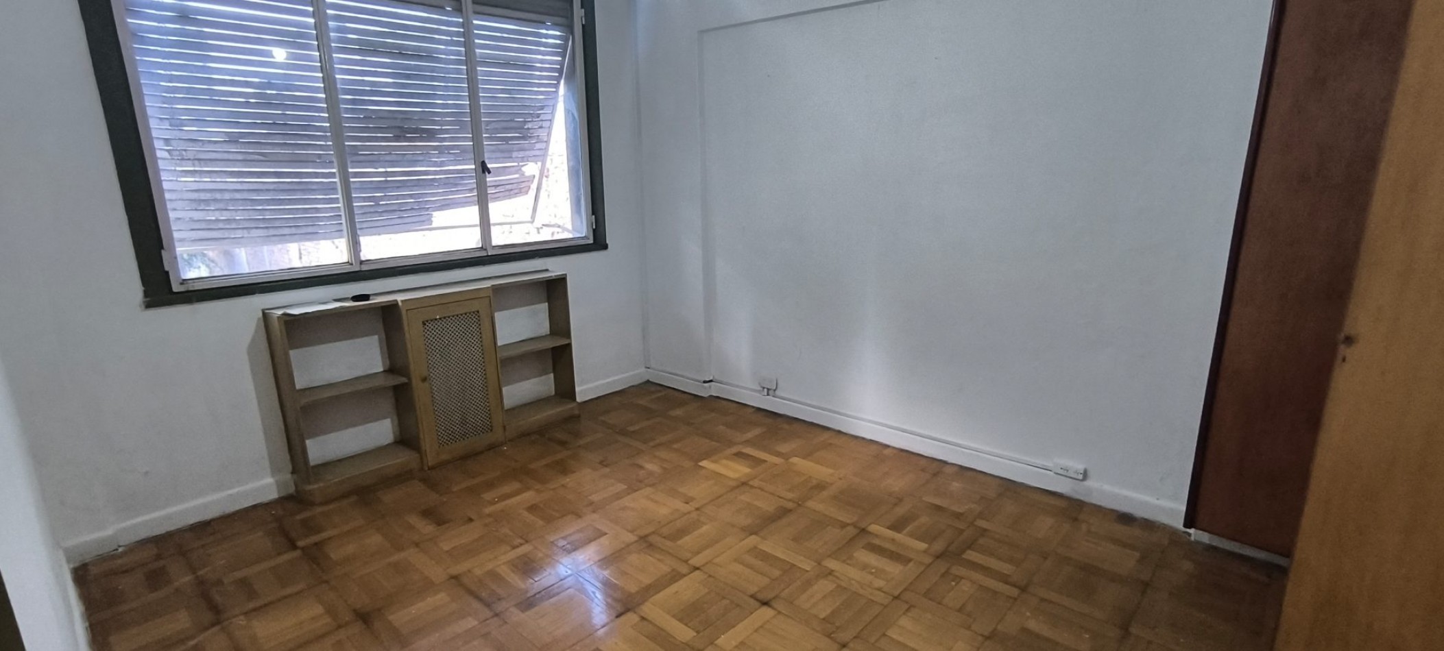 Balvanera. Departamento en Alquiler. 4 Ambientes y dependencia. Muy Luminoso + Balcon. 