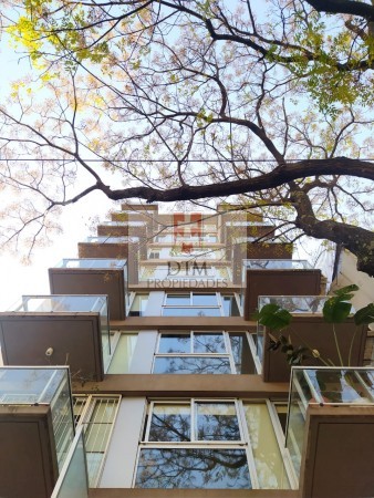 Alquiler al frente, dos ambientes con Balcón, edificio con amenities