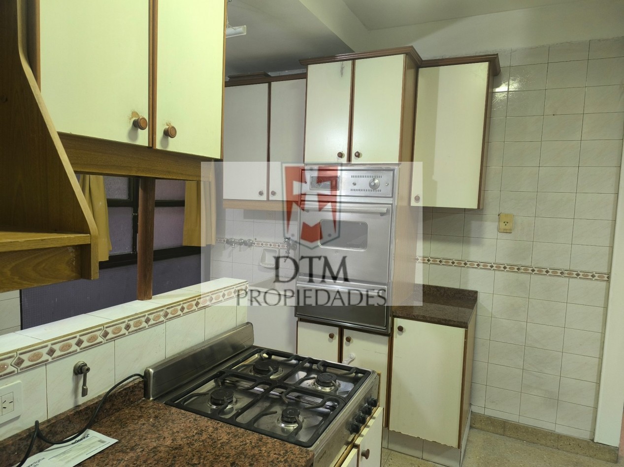Barrio Norte, Alquiler, 4 ambientes, con Balcon corrido. 