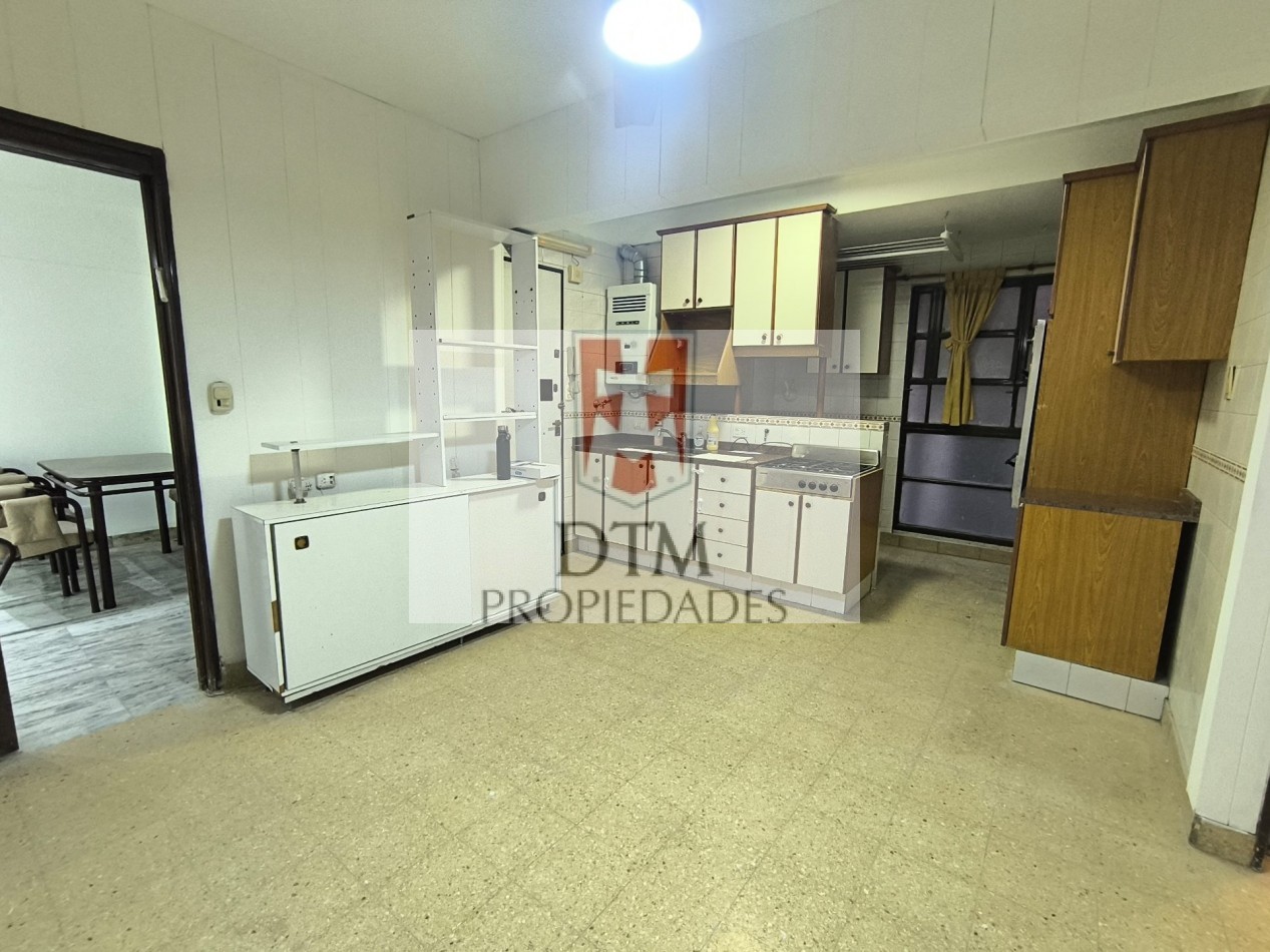 Barrio Norte, Alquiler, 4 ambientes, con Balcon corrido. 