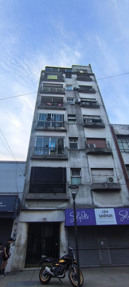 Once Departamento en Alquiler. 4 Ambientes y dependencia. Muy Luminoso + Balcon. 